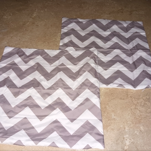 3 Decor Pillow Cases - Picture 7 of 9